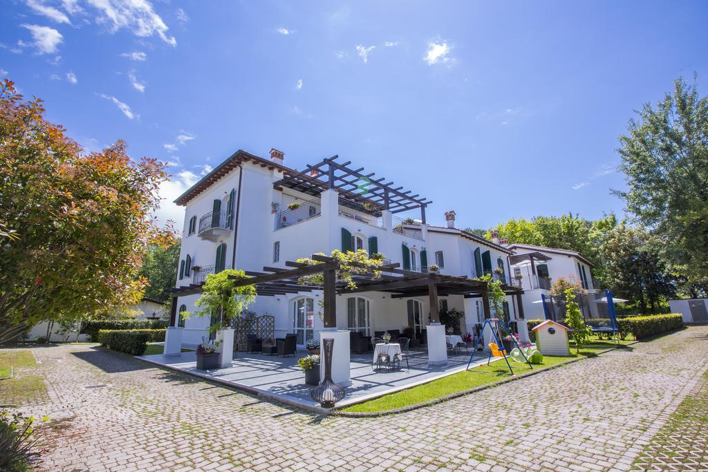 Residence Casa Bianca Marina di Massa Extérieur photo