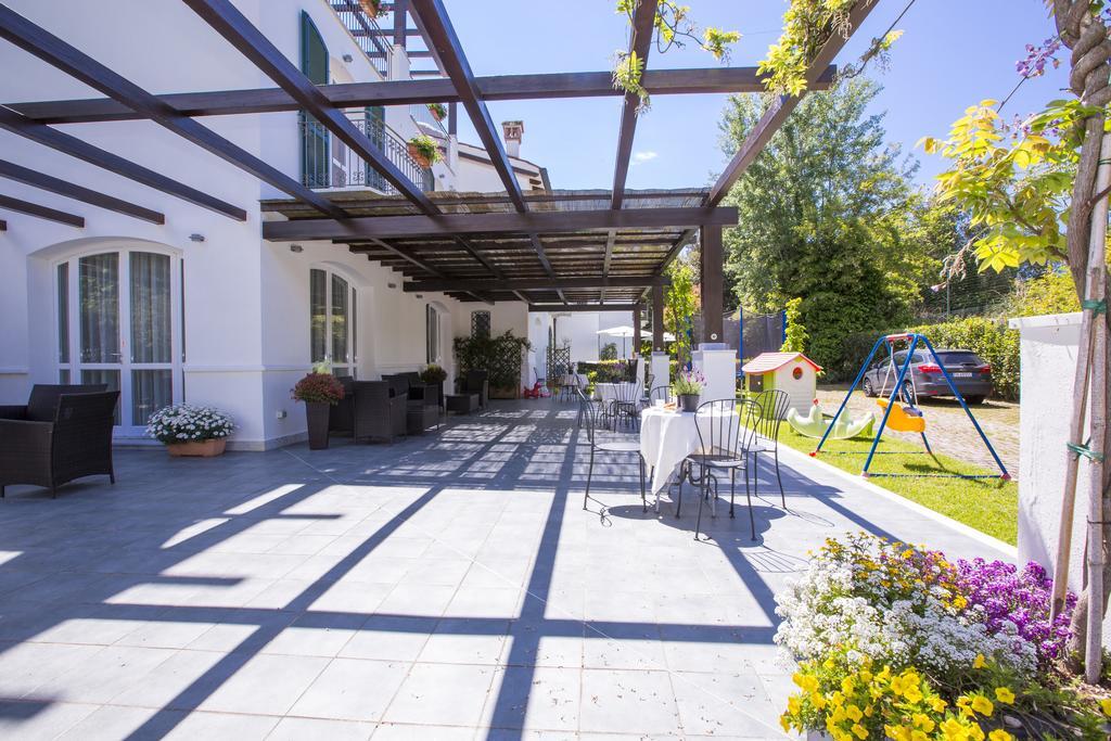 Residence Casa Bianca Marina di Massa Extérieur photo