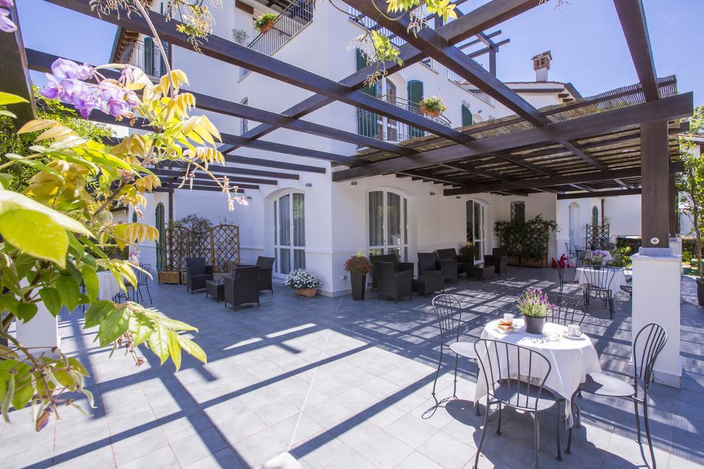 Residence Casa Bianca Marina di Massa Extérieur photo