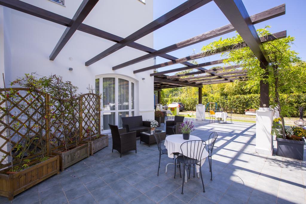 Residence Casa Bianca Marina di Massa Extérieur photo